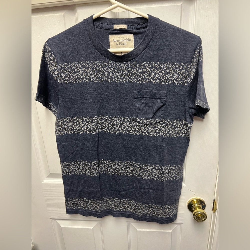 Abercrombie & Fitch S small men tee blue white